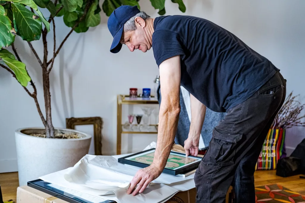 Emballage d'œuvre d'art par un déménageur Blondeau