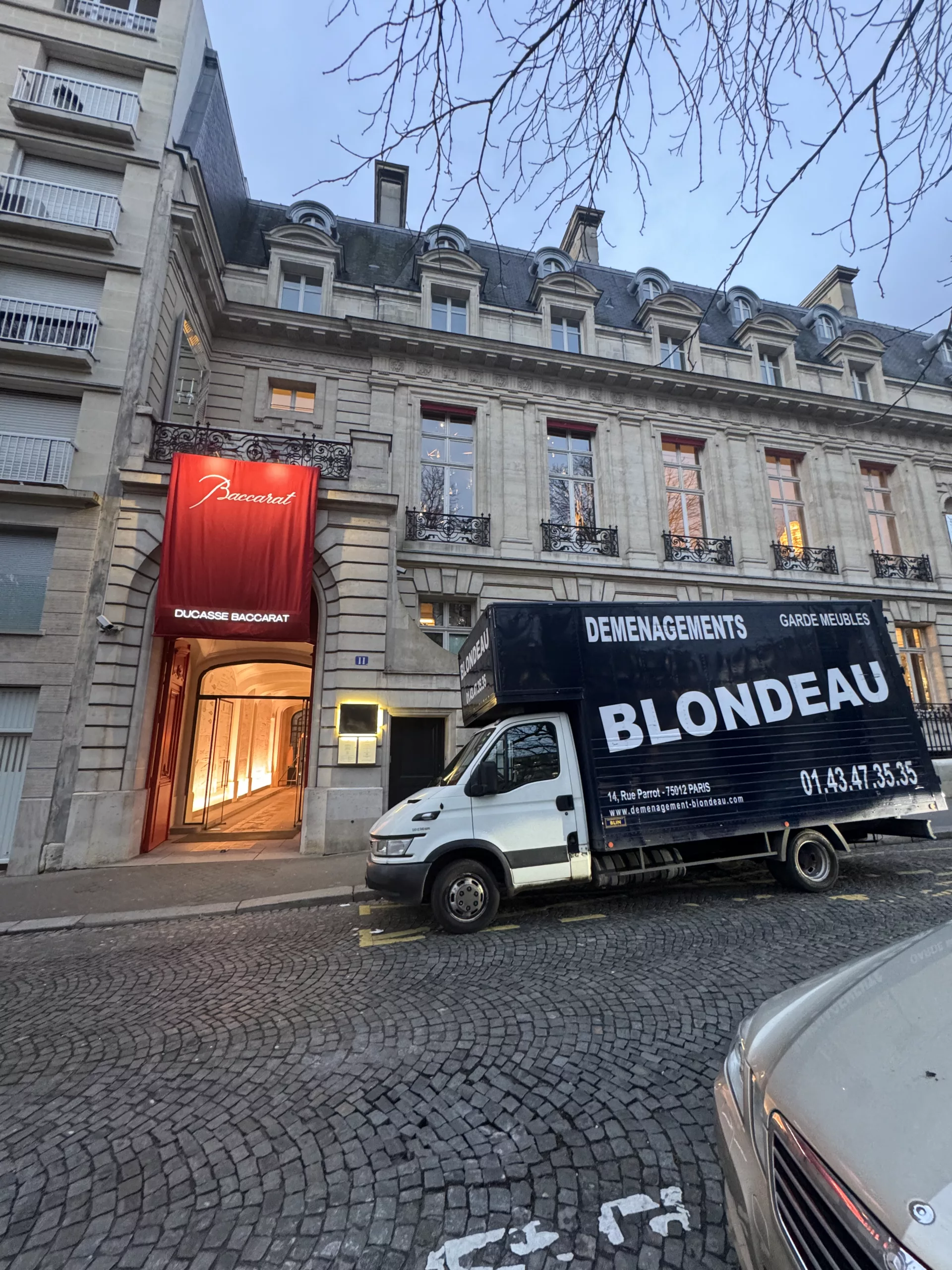 Dem Hôtel 3 Intérieur d'un espace de stockage et garde meubles
